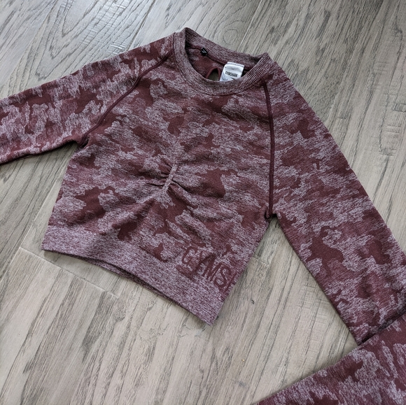Gymshark Adapt Camo Seamless Long Sleeve Crop Top - Picture 6 of 8